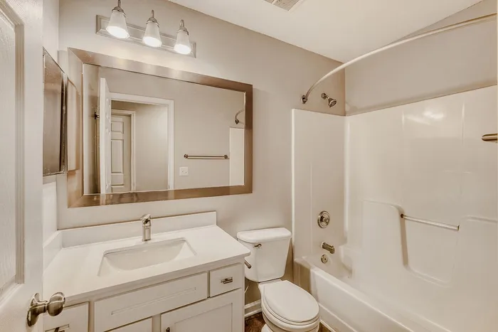 C1 Gold - 3 Bed 2 Bath
