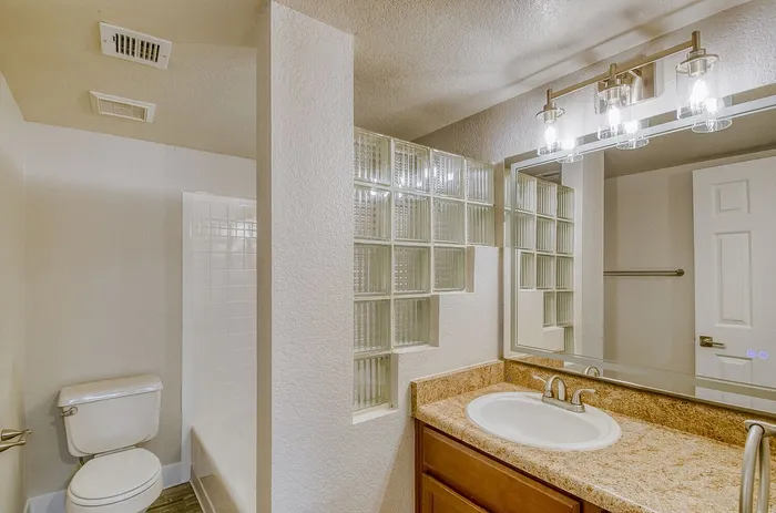 B1 Diamond - 2 Bed 1 Bath