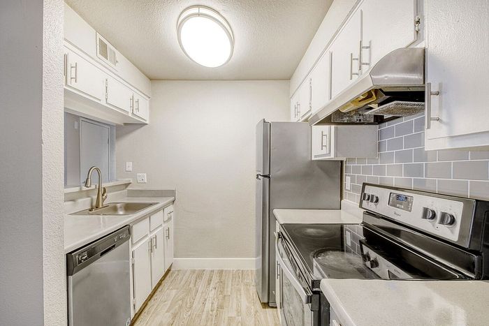 B1 Silver - 2 Bed 1 Bath