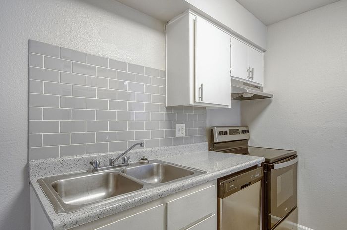 A1 Silver - 1 Bed 1 Bath