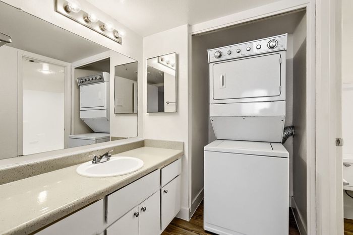 A1 Bronze - 1 Bed 1 Bath
