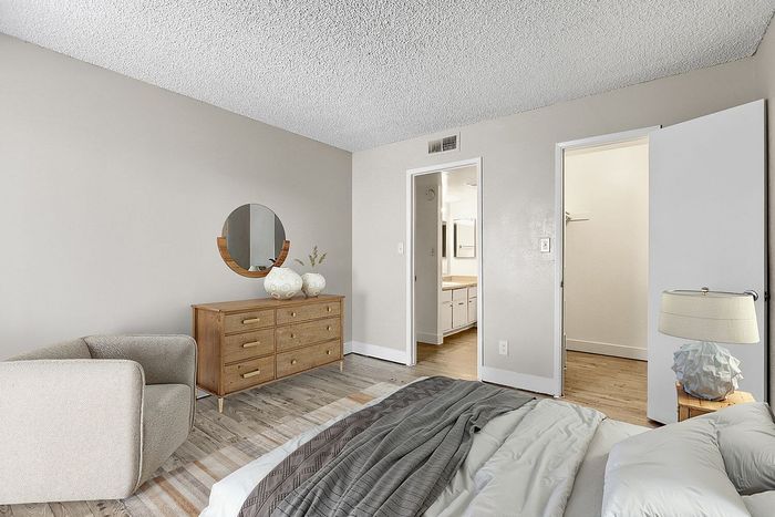A1 Bronze - 1 Bed 1 Bath