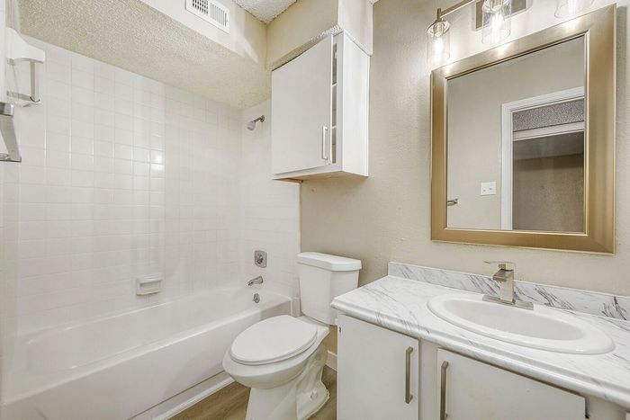 B2 Diamond - 2 Bed 2 Bath