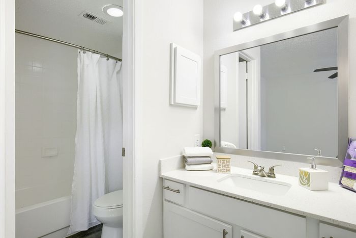 B2 Silver - 2 Bed 2 Bath