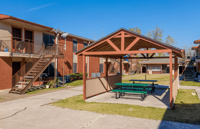 Ashford_StCloud_Outside2