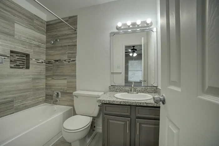 Ashford Briar Point Bathroom