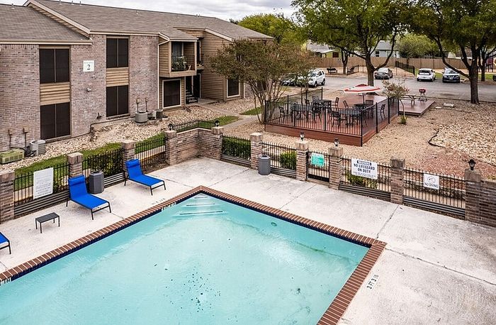 Ashford Costa Perla Swimming Pool