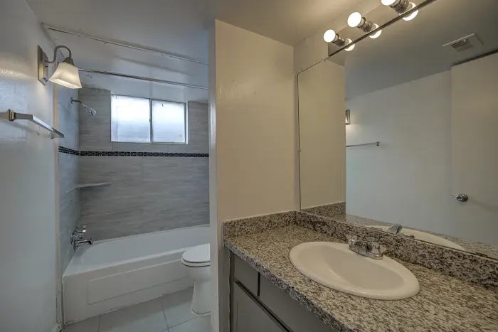 ashford buena vista Bathroom