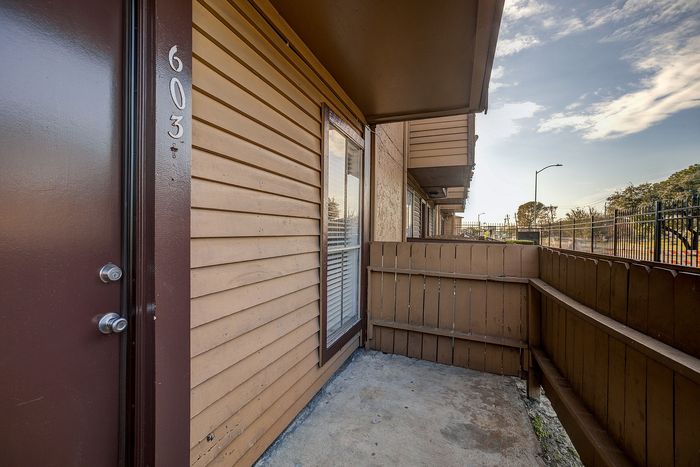 Ashford Casa Bella-Outside