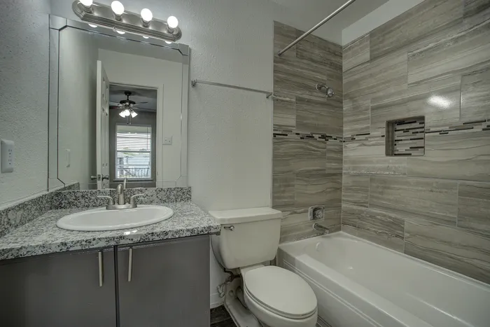 Ashford Briar Point Bathroom