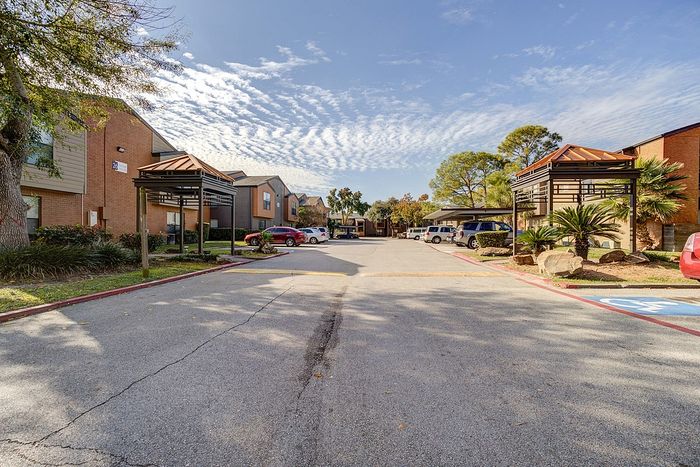 Ashford Cove at Briar Forest Outside