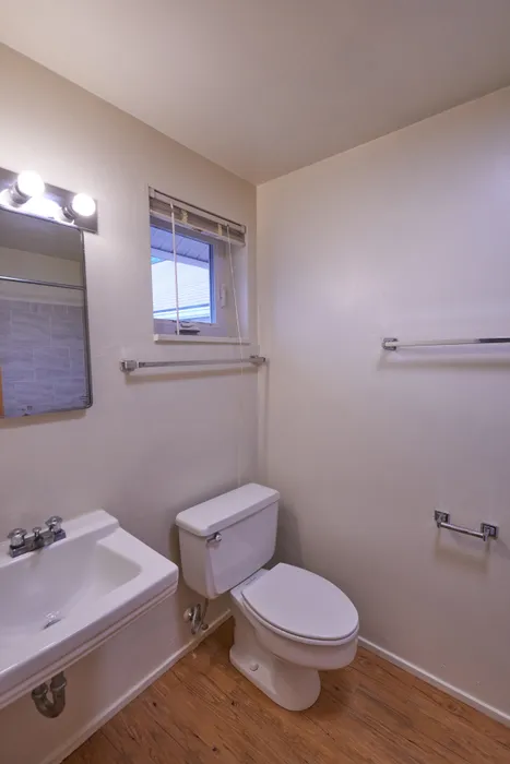 One Bedroom Bathroom
