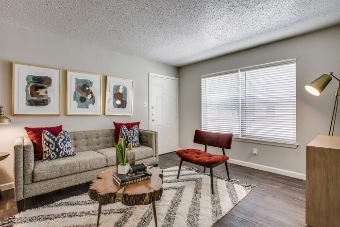 B1 - 2BD, 1BA - 930SF - Entry