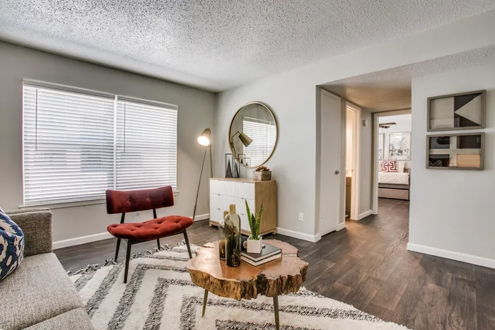 B1 - 2BD, 1BA - 930SF - Living Room/Hallway