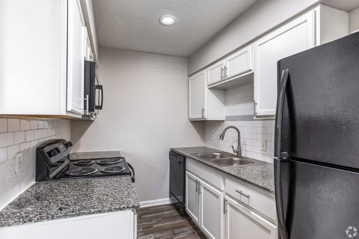 A1 - 1BD, 1BA - 735SF - Kitchen