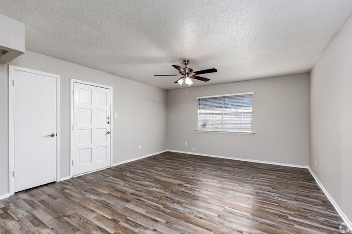 A1 - 1BD, 1BA - 735SF - Living Room
