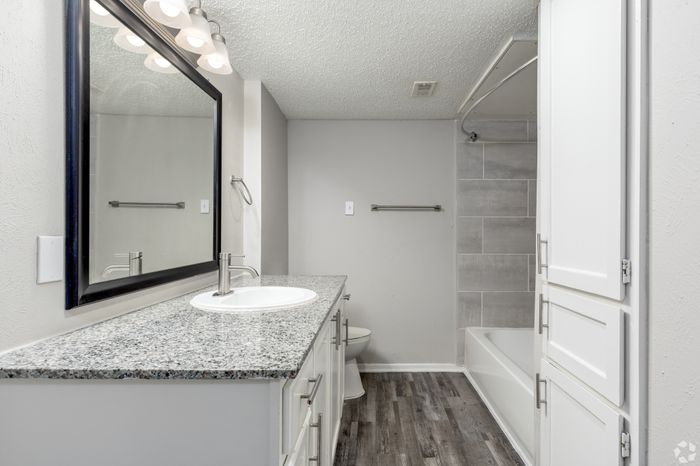 A1 - 1BD, 1BA - 735SF - Bathroom