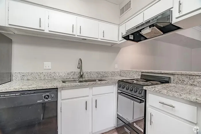 A1 - 1BD, 1BA - 625SF - Kitchen