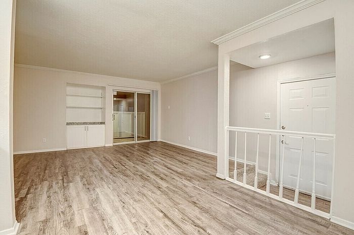 A2 - 1BD, 1BA - 692SF - Living Room
