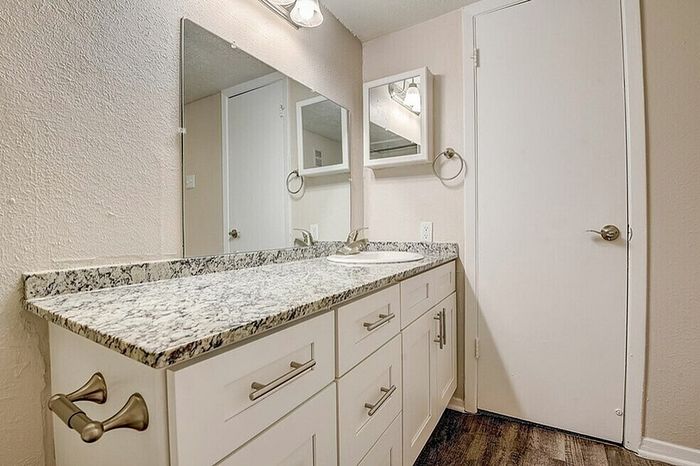 A2 - 1BD, 1BA - 692SF - Bathroom