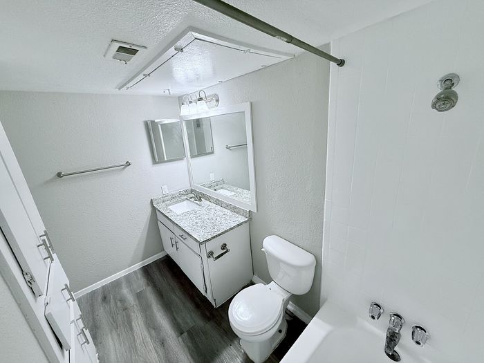 B1 - 2BD, 1BA - 894SF - Bathroom