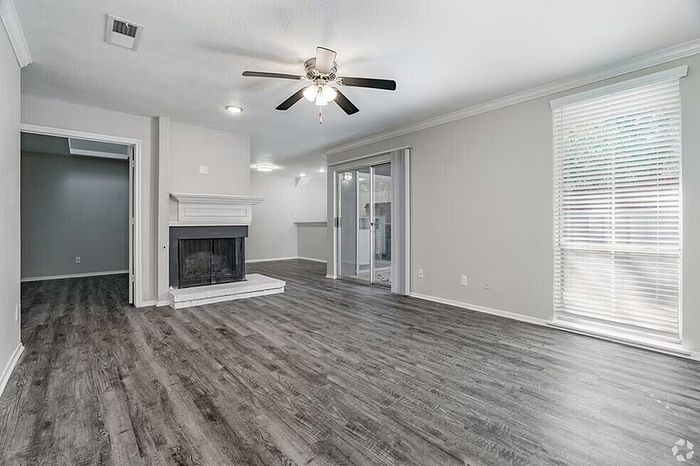 C2 - 2BD, 2BA - 1350SF - Living Room