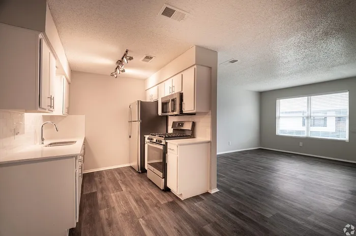 A1 - 1BD, 1BA - 706SF - Living/Kitchen/Dining