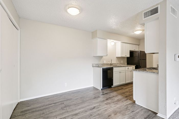 A1 - 1BD, 1BA - 707SF - Kitchen/Dining Room