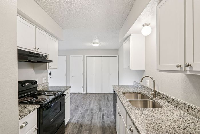 A1 - 1BD, 1BA - 707SF - Kitchen/Dining Room
