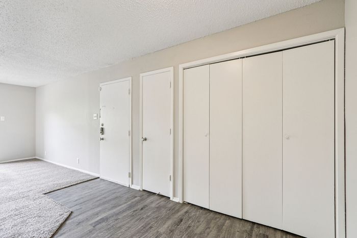 A1 - 1BD, 1BA - 707SF - Front Door/Dining Room