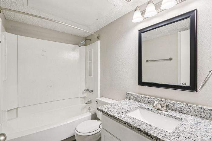 A1 - 1BD, 1BA - 707SF - Bathroom