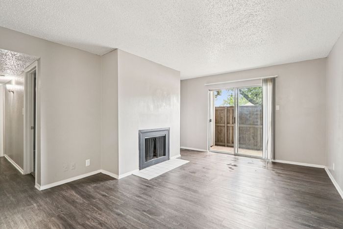 B1 - 2BD, 2BA - 920SF - Living Room