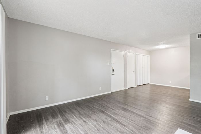B1 - 2BD, 2BA - 920SF - Living/Dining Room