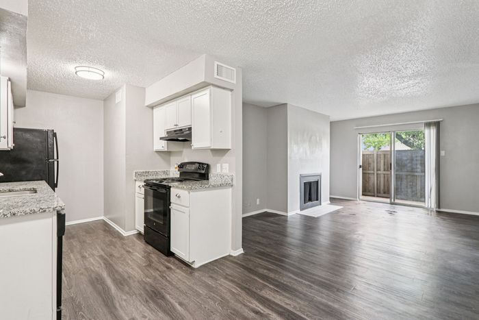 B1 - 2BD, 2BA - 920SF - Living Room/Kitchen/Dining Room