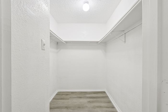B1 - 2BD, 2BA - 920SF - Hallway Closet