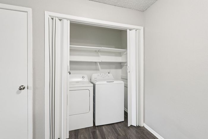 B1 - 2BD, 2BA - 920SF - Laundry
