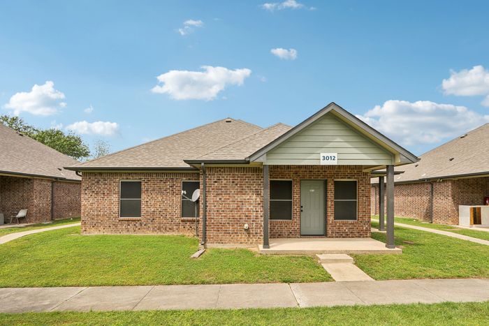 B2 - DUPLEX - 2BD, 2BA - 1054SF