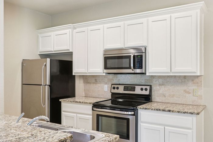 B2 - DUPLEX - 2BD, 2BA - 1054SF - Kitchen