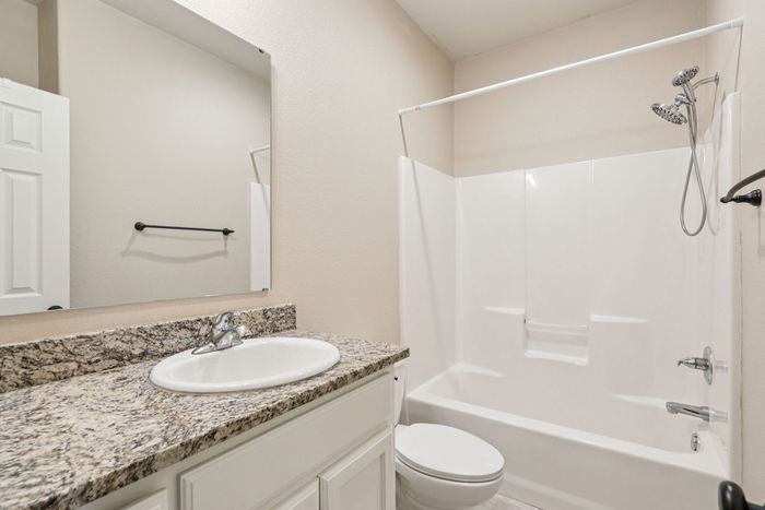 B2 - DUPLEX - 2BD, 2BA - 1054SF - Guest Bathroom