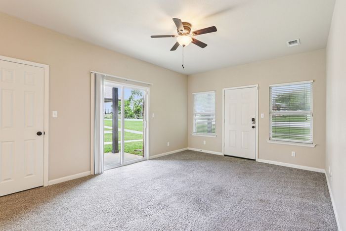 B2 - DUPLEX - 2BD, 2BA - 1054SF - Living Room