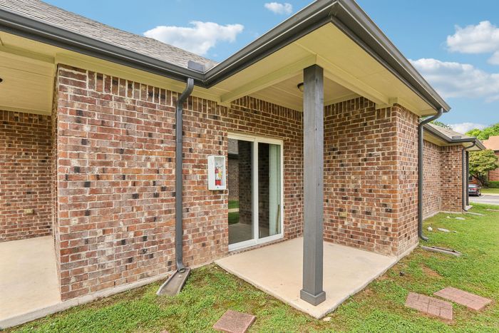 B2 - DUPLEX - 2BD, 2BA - 1054SF - Patio
