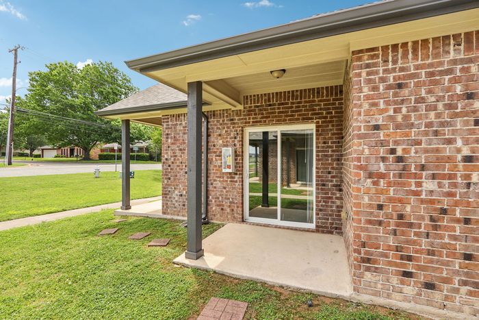 B2 - DUPLEX - 2BD, 2BA - 1054SF - Patio