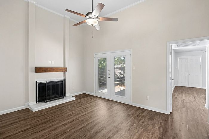 A1 - 1BD, 1BA - 650SF - Living Room