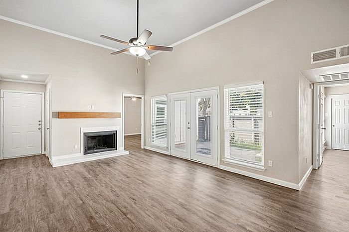 B1 - 2BD, 2BA - 900SF - Living Room