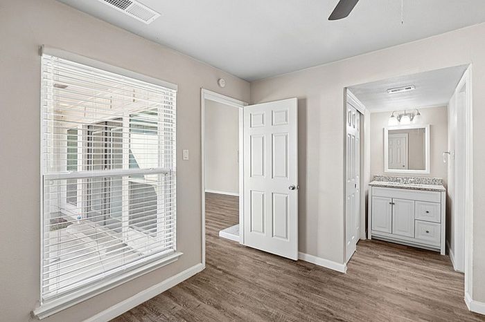B1 - 2BD, 2BA - 900SF - Primary Bedroom/Bathroom