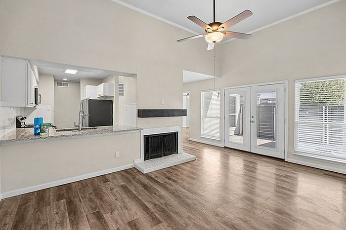 C1 - 3BD, 2BA - 1200SF - Living Room