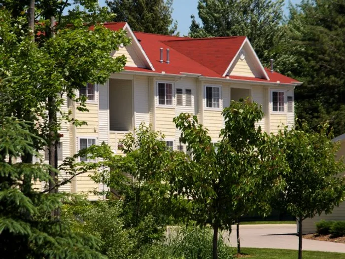 Exterior view and landscaping at Liv Wildwood apartments in Ludington, Michigan.