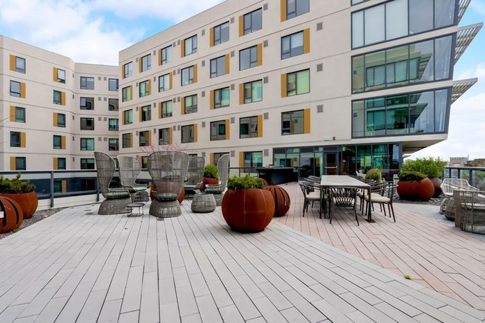 Channel House Oakland Exterior Terrace