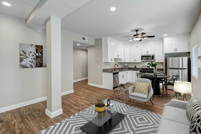 Living & Kitchen