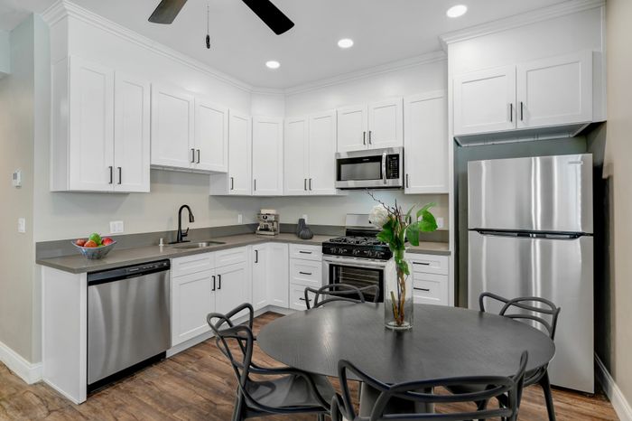 Kitchen & Dining